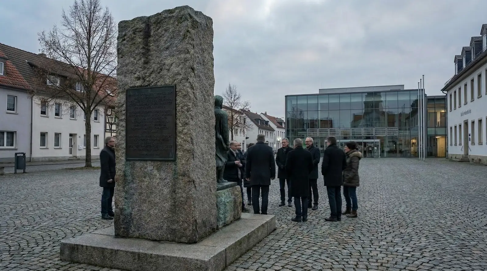 GEDENKEN Streit um Erinnerung und Politik?